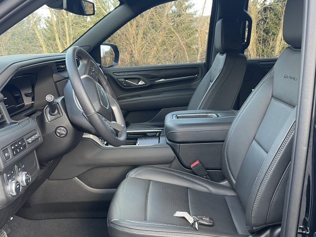 2022 GMC Yukon Denali 2