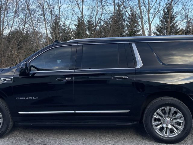 2022 GMC Yukon Denali 3